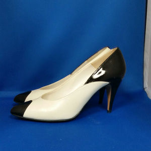 Morgan Taylor Black Patent/Off White Pump.Sz7